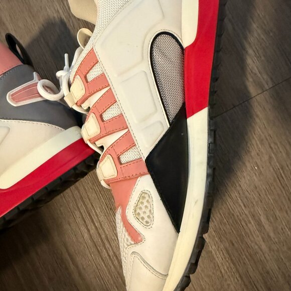 Louis Vuitton Sneakers - Picture 1 of 5